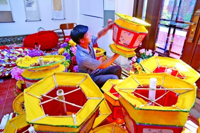 湖北鄖陽:鳳凰燈舞傳楚韻 湖北鄖陽:鳳凰燈舞傳楚韻