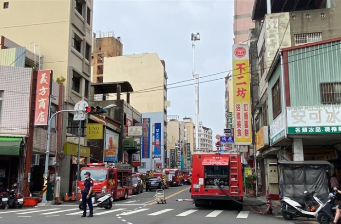 臺(tái)灣彰化公寓大樓火警濃煙四竄