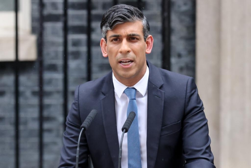 5月22日，英國首相蘇納克在倫敦唐寧街10號首相府前發(fā)表講話。（圖源：新華社）