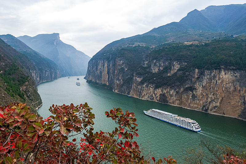 2023年11月29日在重慶奉節(jié)縣拍攝的長江瞿塘峽風(fēng)光。（圖源：新華社）