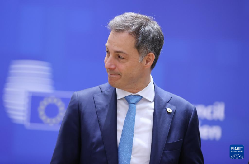 這是4月18日在比利時布魯塞爾拍攝的比利時首相德克羅出席歐盟特別峰會的資料照片。（圖源：新華社）