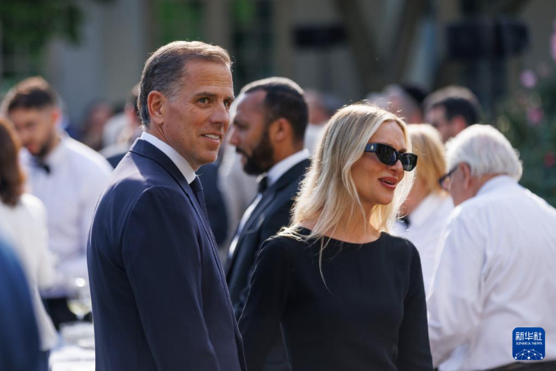 這是5月20日在美國華盛頓白宮拍攝的亨特·拜登（前左）。（圖源：新華社）