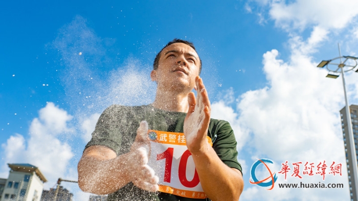 6、2024年7月4日，武警廣西總隊(duì)桂林支隊(duì)召開(kāi)軍人運(yùn)動(dòng)會(huì)暨創(chuàng)破紀(jì)錄比武競(jìng)賽。圖為官兵參賽前蓄勢(shì)待發(fā)、斗志昂揚(yáng)。（施晨洲 攝）_副本