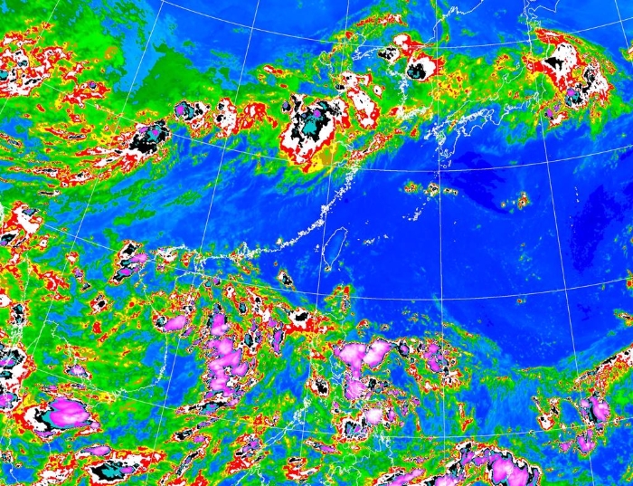吳德榮表示，臺(tái)灣東南方海面有一熱帶擾動(dòng)，下周二發(fā)展成熱帶低壓或輕颱的機(jī)率皆調(diào)高至70％，動(dòng)向較具威脅。（中央氣象署提供）