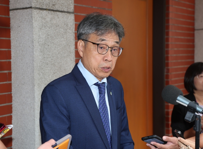 有立委及教育團(tuán)體呼籲應(yīng)「班班喝鮮奶」改發(fā)鮮乳券。（圖／記者姚志平攝影）