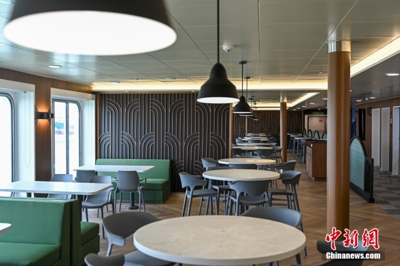 中國自主研制的首艘大型出口客滾船在廣州命名交付