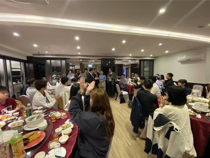 馬英九基金會邀請陸生訪臺，２日陸生團前往九份知名餐廳「古窗海景會館」用晚膳