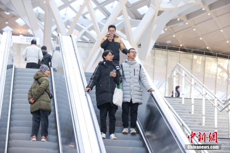 北京朝陽(yáng)站交通樞紐啟用 “七站兩場(chǎng)”實(shí)現(xiàn)地鐵全覆蓋