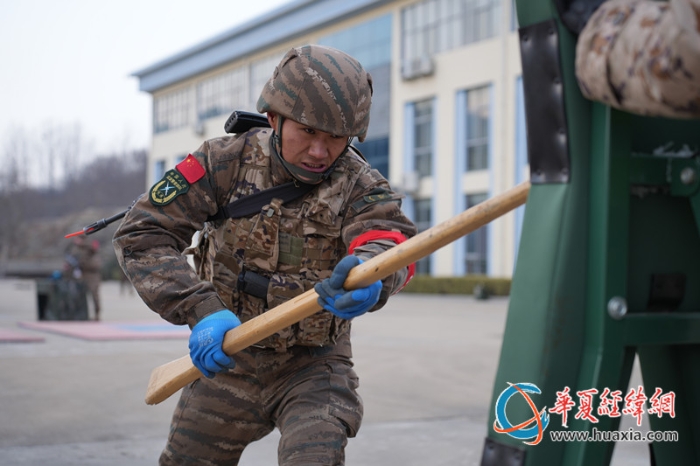 圖4  2024年12月13日特戰(zhàn)隊(duì)員對目標(biāo)進(jìn)行打擊（陳希）_副本