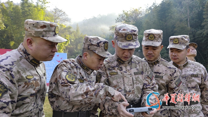 2 無人機(jī)操作與使用。毛胤德攝_副本