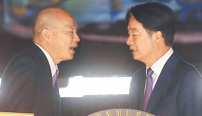 賴清德(右)曾拋出邀請(qǐng)立法院長(zhǎng)韓國(guó)瑜(左)喝和解咖啡