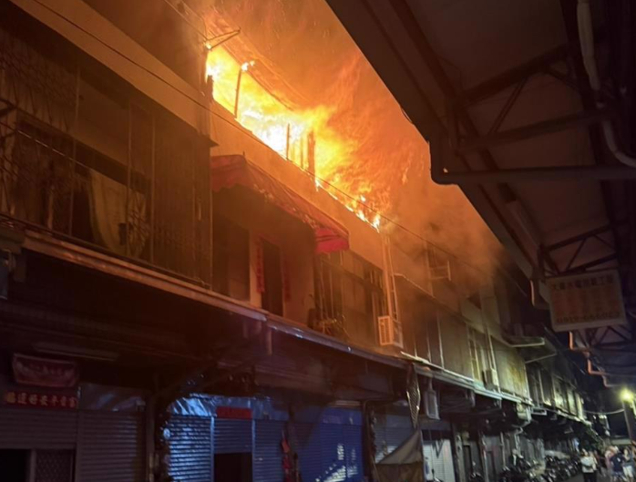臺中市大里區(qū)中興路一段216巷某透天民宅，15日深夜12時多傳出火警
