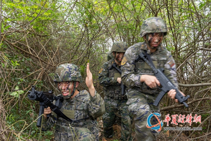 4、2025年4月16日，武警官兵掩護隊友快速追擊_副本