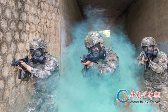 6、2025年4月16日，武警官兵穿越毒區(qū)追擊目標_副本