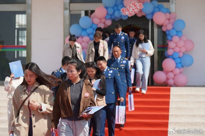 008aq8oQgy1i0vuq95awyj30xc0m8why