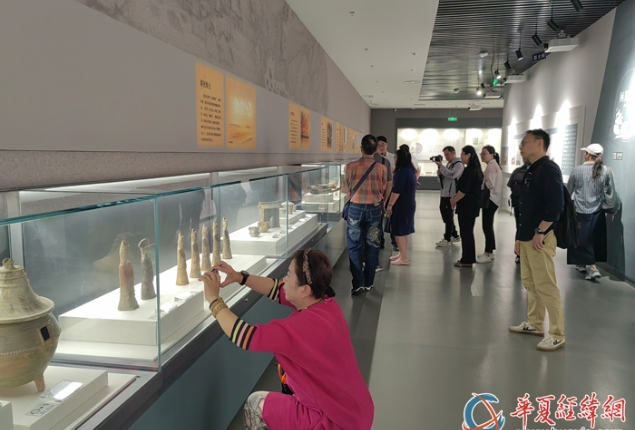 兩岸媒體走進(jìn)南昌縣博物館 探訪洪州窯青瓷文化（圖）