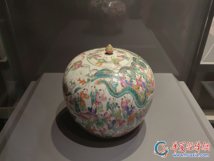 nan4：粉彩百子圖蓋罐（清）