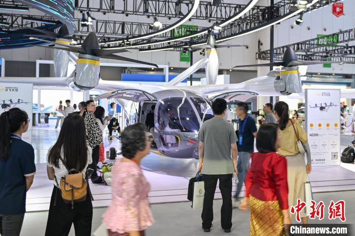 四川成都：特色科技展品吸引參觀(guān)者