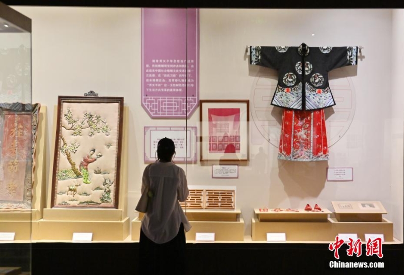 吉林長(zhǎng)春：百余件文物展示近代百年中國(guó)女性生活形態(tài)掠影