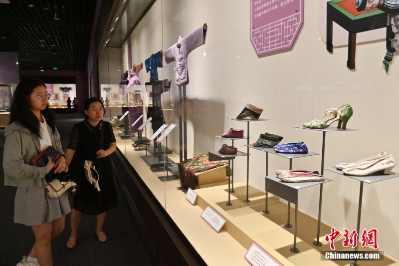 吉林長(zhǎng)春：百余件文物展示近代百年中國(guó)女性生活形態(tài)掠影