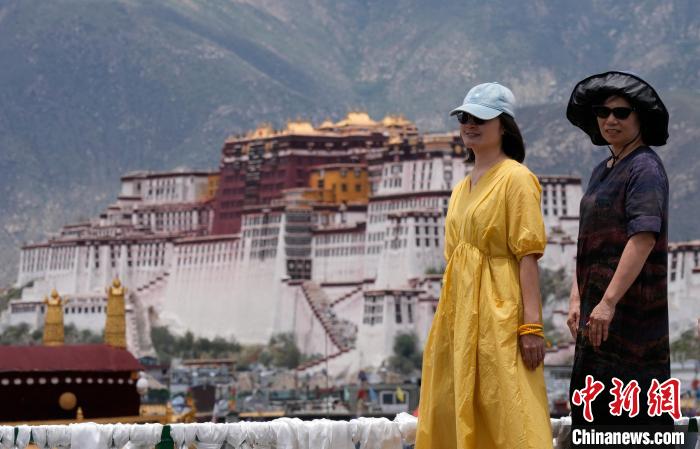 千年布達(dá)拉宮催熱拉薩“觀景經(jīng)濟(jì)”