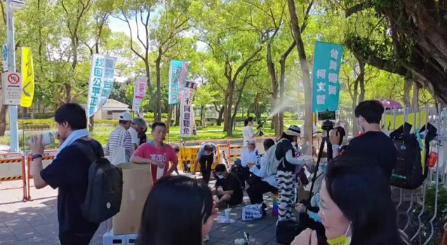 臺(tái)灣民眾黨小草集結(jié)北檢 大喊“賴清德下地獄”