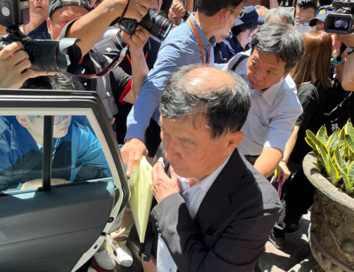 彭振聲獲得暫時解除住居回高雄處理后事