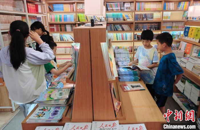 福州：暑假“書(shū)香熱”升溫