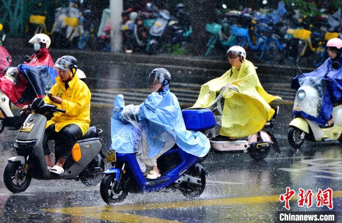 臺(tái)風(fēng)“丹娜絲”給福州帶來降雨