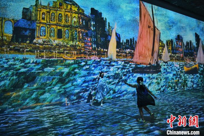 天津：停車樓變身藝術(shù)博物館