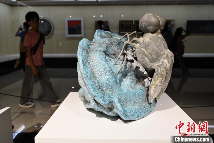 中國(guó)花釉陶瓷藝術(shù)作品巡展亮相呼和浩特