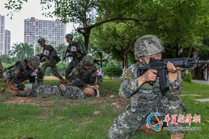 圖1：衛(wèi)勤專業(yè)官兵救治“傷員”_副本