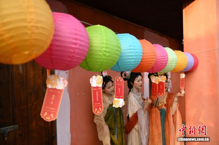 福州：民眾沉浸式體驗(yàn)中秋民俗活動