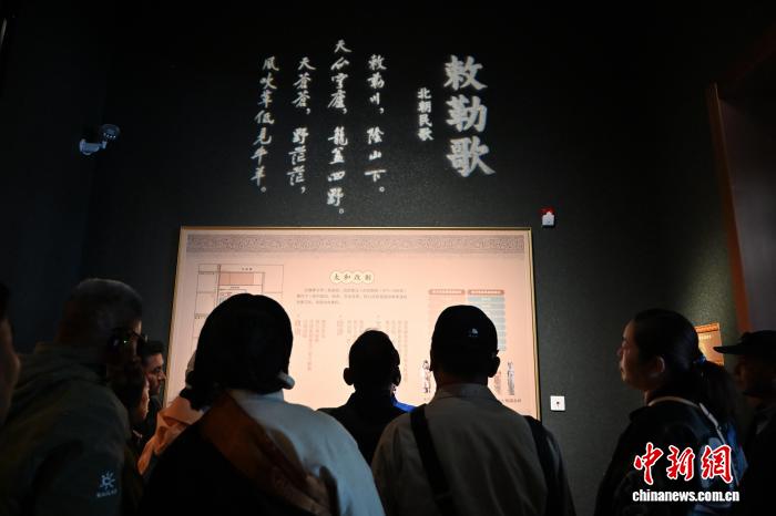 40余名海外歸國定居藏胞感受內(nèi)蒙古人文歷史