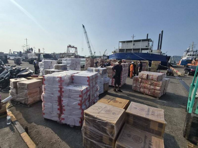 島內(nèi)警方和海巡查獲坦桑尼亞籍雜貨輪走私香煙，另發(fā)現(xiàn)有大量肉品