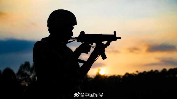 008rKb6ply1i7ezj38wx3j31r80zkaba