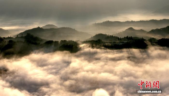 廣西侗鄉(xiāng)云海美如畫