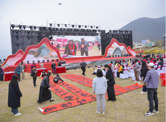 “金馬迎春 墨韻連臺(tái)”——云浮“楹聯(lián)詩(shī)書”搭臺(tái) 兩岸同胞同歡共慶迎新春325