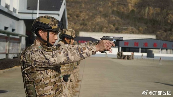 008aq8oQgy1ia7ltnejp2j30xb0ir0uu