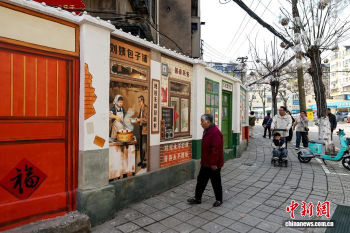 （新春走基層）湖北荊州：春節(jié)假期民眾老街巷里尋鄉(xiāng)愁