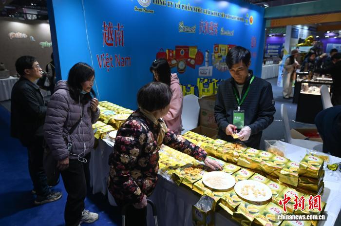 探訪“浙里買全球·消費啟杭”活動：全球好物吸引民眾