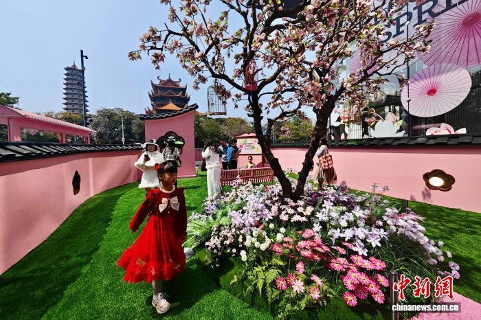 福建福州：人工造景繪就滿園春色