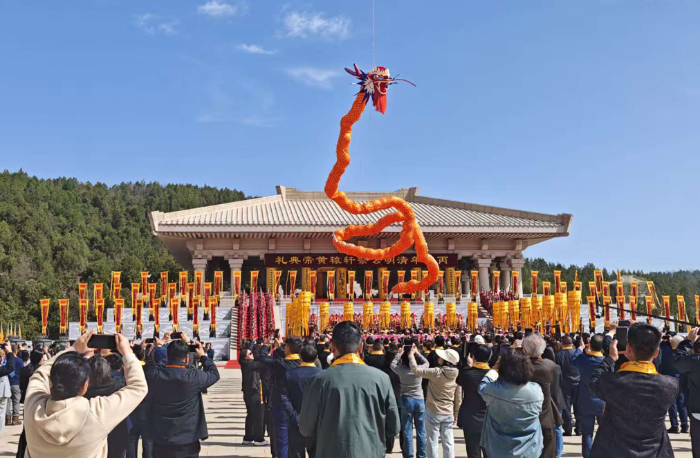 4月5日上午，丙午（2026）年清明公祭軒轅黃帝典禮在陜西省黃陵縣橋山祭祀廣場舉行。